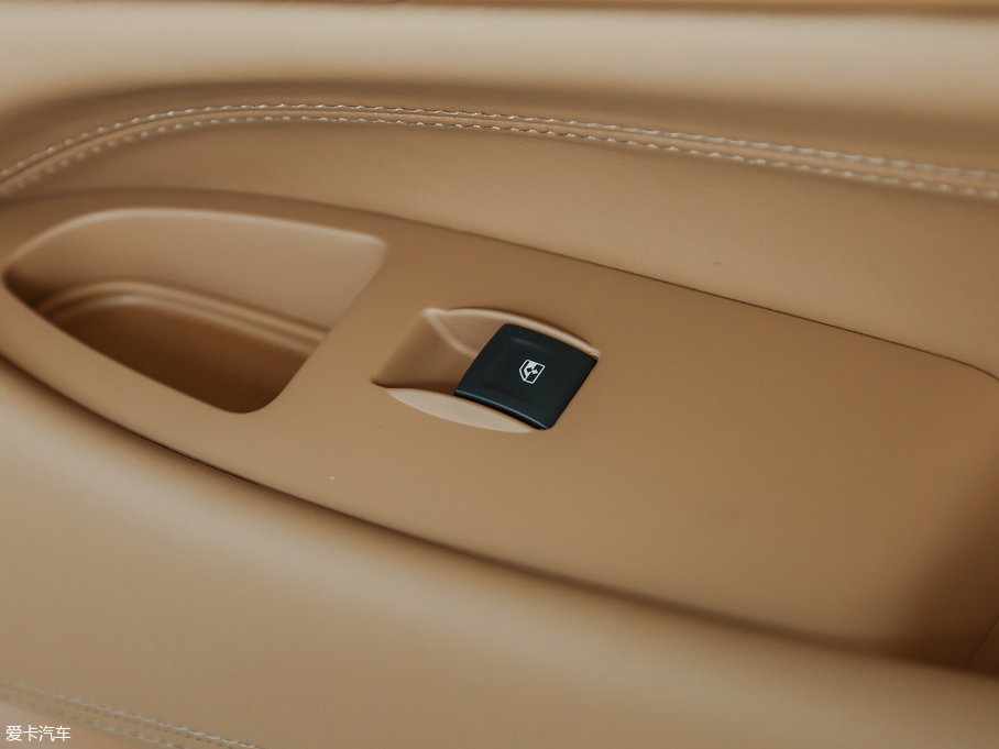 2017P׵ESCALADE ESVKL