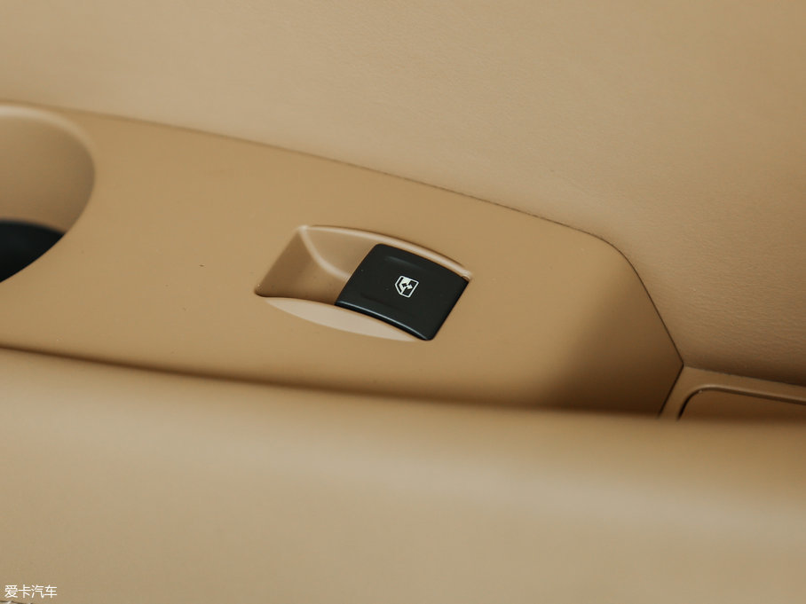 2017P׵ESCALADE ESVKL