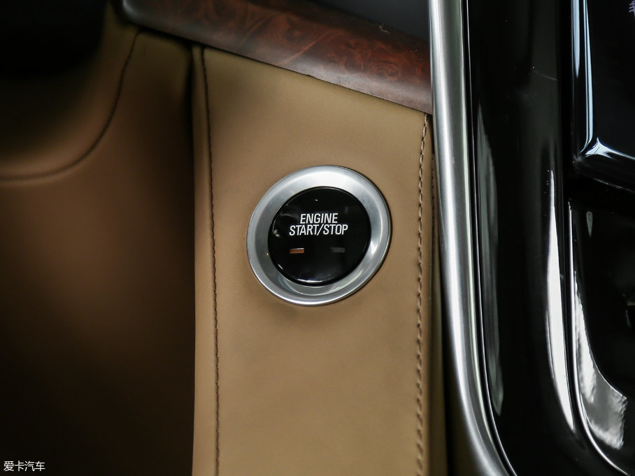 2017P׵ESCALADE ESVKL