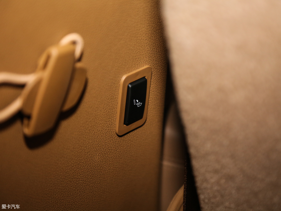 2017P׵ESCALADE ESVKL