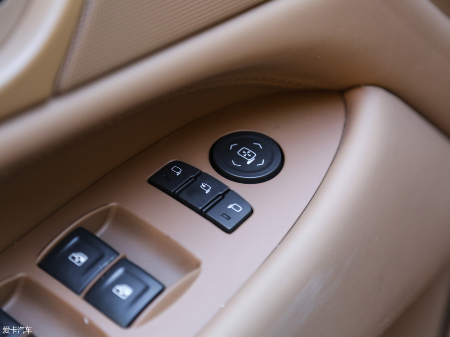 2017P׵ESCALADE ESVKL