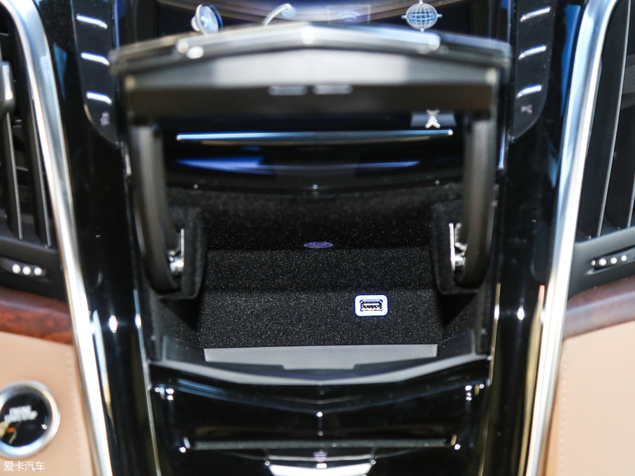 2017P׵ESCALADE ESVKL