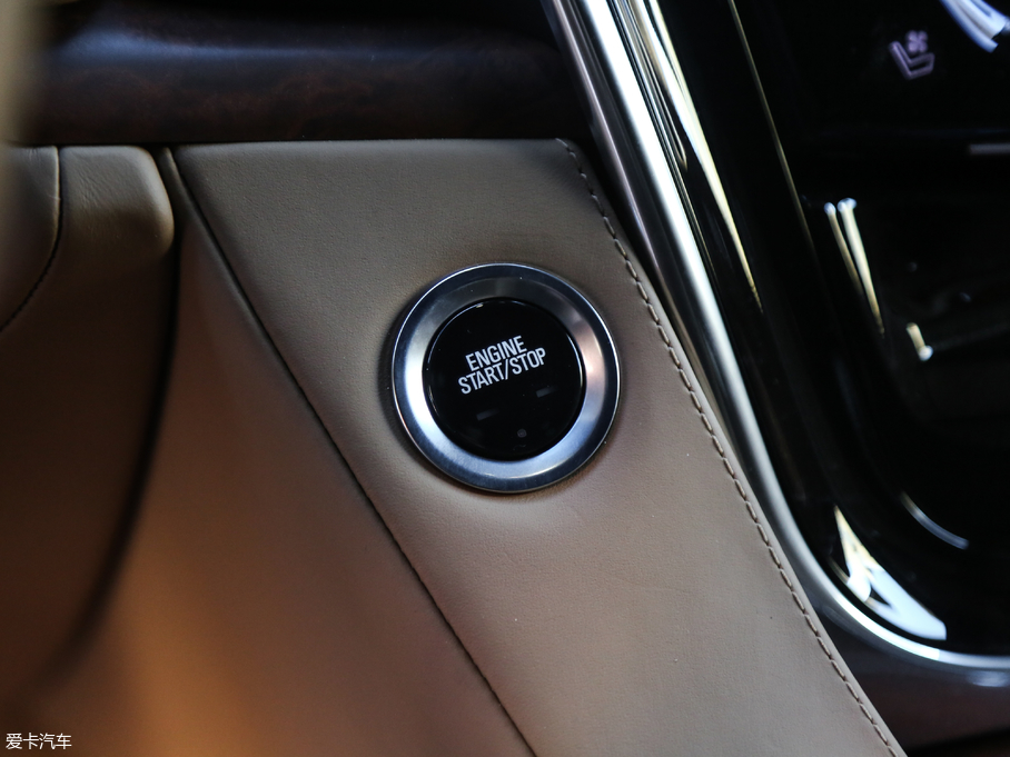 2017P׵ESCALADE ESVKL