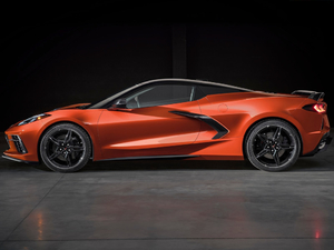 2020��C8 Convertible ���w���^