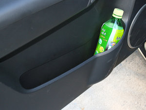 2010款3.2L 自动旗舰版 前门储物空间