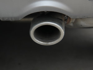 2011款2.4L 5座自动舒适版 排气管