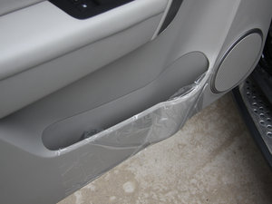 2011款2.4L 5座自动舒适版 前门储物空间