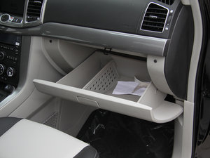 2011款2.4L 5座自动舒适版 手套箱