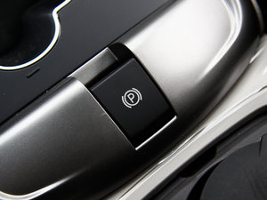2011款2.4L 5座自动舒适版 驻车制动器