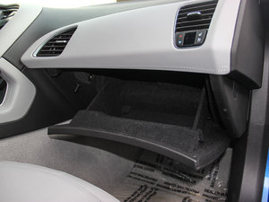 2014款C7 Stingray 手套箱