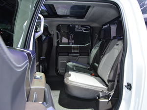 2019款3.5T LTD 后排空间
