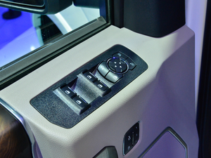 2019款3.5T LTD 主驾车窗控制区	
