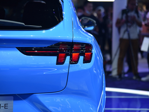 2020款长续航全驱版 Premium 尾灯