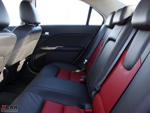 2010款福特Fusion 空间座椅