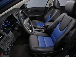 2010款福特Fusion 前排空间
