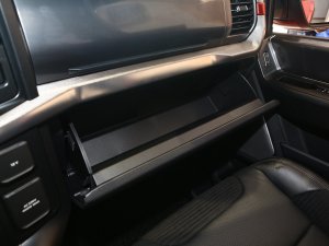 2022款3.5T 猛禽 手套箱