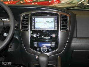 2010款2.3L 四驱版 中控台