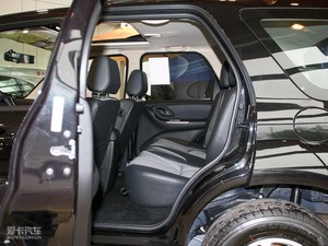 2010款2.3L 四驱版 后排空间