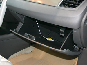 2011款3.5L 精锐天窗版 手套箱