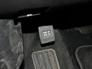 2012款3.5L 尊锐型 驻车制动器