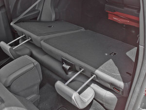 2013款1.6T 后排座椅放倒
