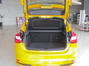 2013款2.0T 橙色版 行李厢空间