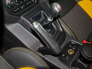 2013款2.0T 橙色版 驻车制动器