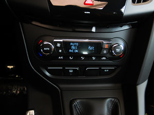 2013款2.0T 橙色版 中控区