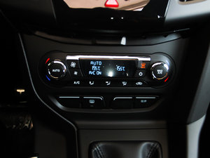 2013款2.0T 橙色版 空调调节