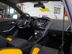 2013款2.0T 橙色版 中控区