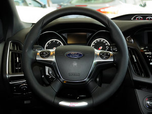 2013款2.0T 橙色版 方向盘