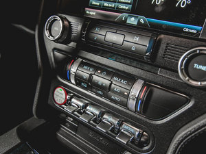 20155.0L V8 GT ܰ п؅^