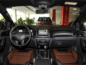 2018款Wildtrak 内饰全景