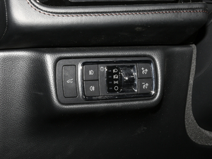 2020 3.0T V6 ȫŰ п؅^