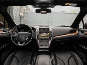 2018款2.0T 全驱尊耀版 内饰全景