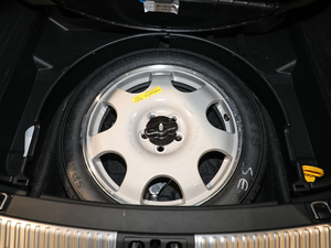2018款2.7T 四驱尊耀版 备胎