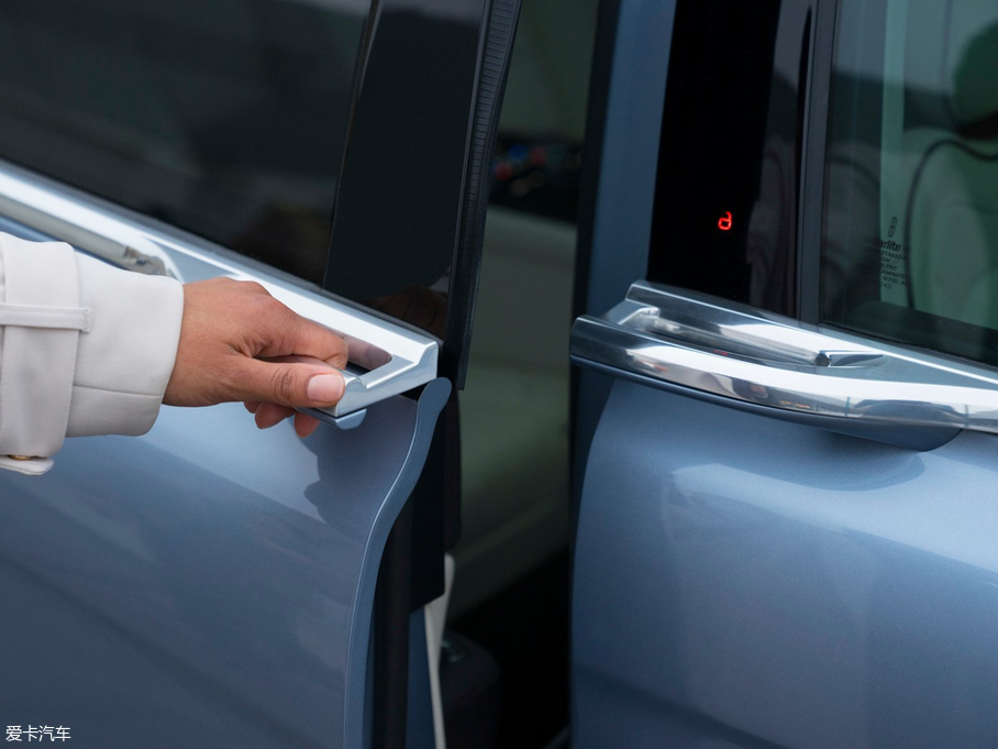 2019ֿϴ 80th Anniversary Coach Door Edition