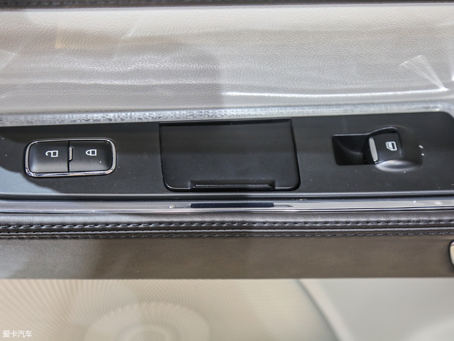 2019ֿϴ 80th Anniversary Coach Door Edition