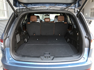 2020款3.0T V6 全驱高性能插电式混动版 行李厢空间