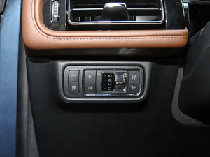 20203.0T V6 ȫܲʽӰ п؅^