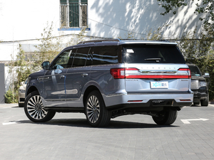 2020款3.5T 总统版 左后45度