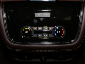 2020款3.5T L 长轴总统版 中控区
