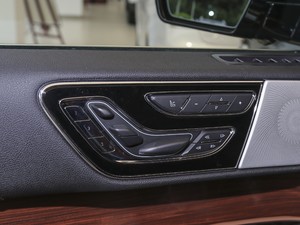2020款3.5T 尊耀版 主驾驶座椅调节