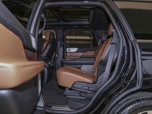 2020款3.5T 尊耀版 后排空间
