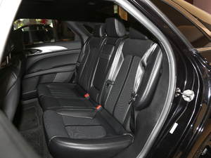 2020款2.0T MONO限量尊雅版 MONO BLACK  后排座椅