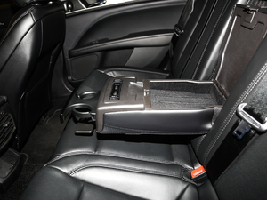 2020款2.0T MONO限量尊雅版 MONO BLACK  空间座椅