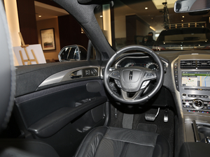 2020款2.0T MONO限量尊雅版 MONO BLACK  中控区