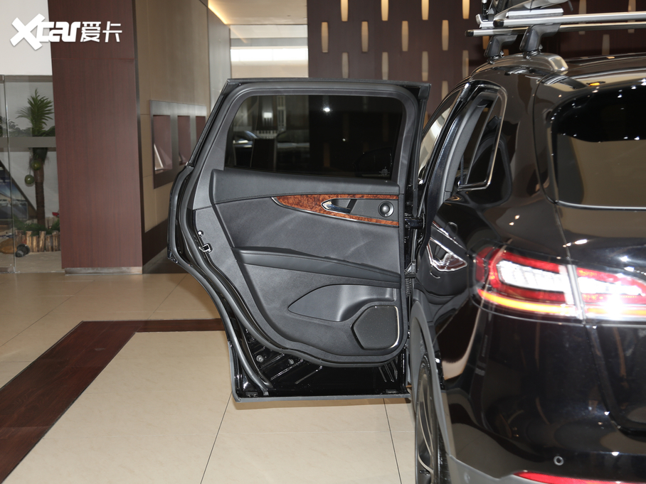 2020 (M) 2.7T ҫ VI