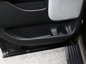 2022款3.5T 尊耀版 后门储物空间