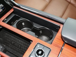 2022款3.5T 尊耀版 前排杯架